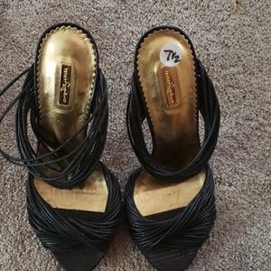 Report signature heels